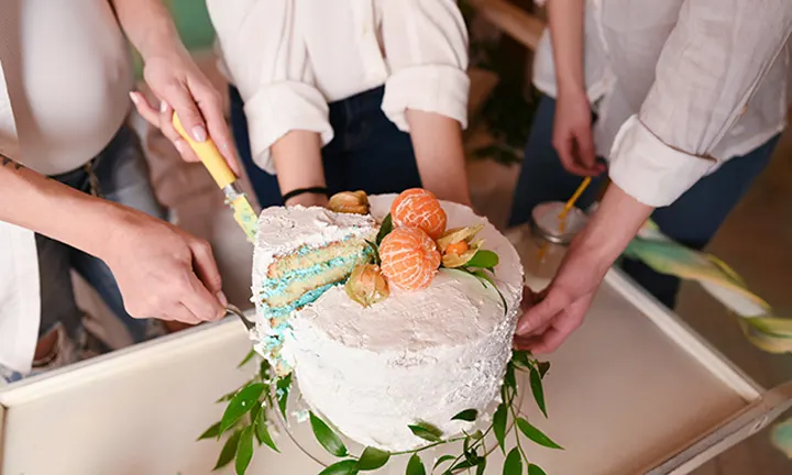 Cutting the Cake gender reveal