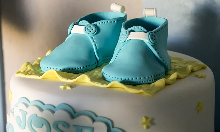 booties baby shower cake